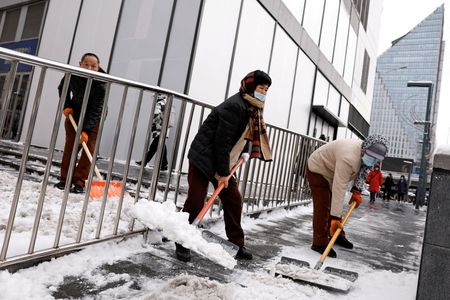 tagreuters.com2024binary_LYNXNPEK1K03L-VIEWIMAGE