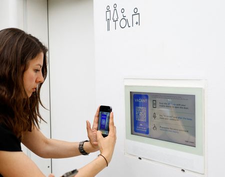 tagreuters.com2024binary_LYNXNPEK340DL-VIEWIMAGE