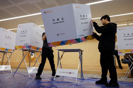 tagreuters.com2024binary_LYNXNPEK380CN-VIEWIMAGE