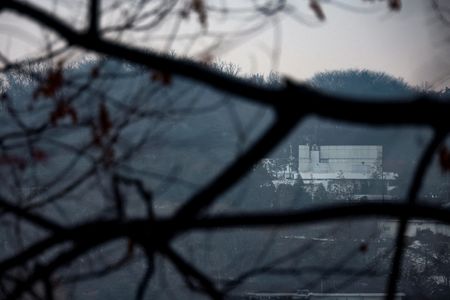 tagreuters.com2025binary_LYNXMPEL0609M-VIEWIMAGE