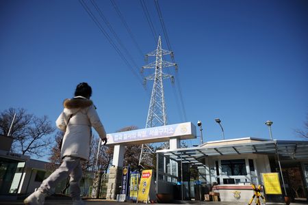 tagreuters.com2025binary_LYNXMPEL0E09N-VIEWIMAGE