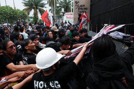 tagreuters.com2025binary_LYNXMPEL2J0HC-VIEWIMAGE