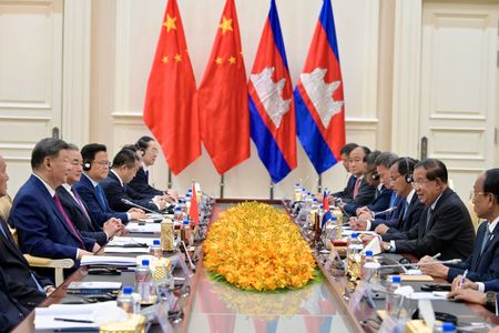 tagreuters.com2025binary_LYNXMPEL3G0J7-VIEWIMAGE