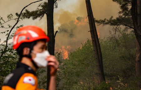 tagreuters.com2025binary_LYNXMPEL3R0CP-VIEWIMAGE