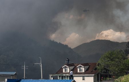 tagreuters.com2025binary_LYNXMPEL3R0CR-VIEWIMAGE