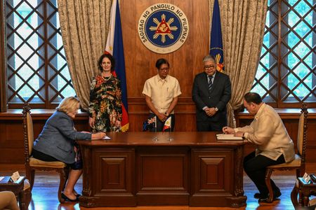 tagreuters.com2025binary_LYNXMPEL3T0JR-VIEWIMAGE