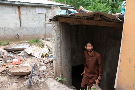 tagreuters.com2025binary_LYNXMPEL410UK-VIEWIMAGE