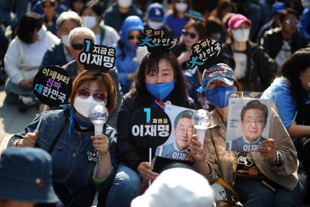 tagreuters.com2025binary_LYNXMPEL4B02B-VIEWIMAGE