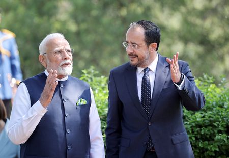 tagreuters.com2025binary_LYNXMPEL5F0CT-VIEWIMAGE