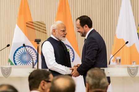 tagreuters.com2025binary_LYNXMPEL5F0E9-VIEWIMAGE