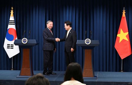 tagreuters.com2025binary_LYNXMPEL7A030-VIEWIMAGE