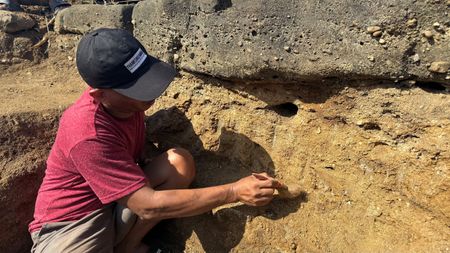 tagreuters.com2025binary_LYNXMPEL7A098-VIEWIMAGE