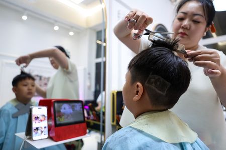 tagreuters.com2025binary_LYNXMPEL7S070-VIEWIMAGE