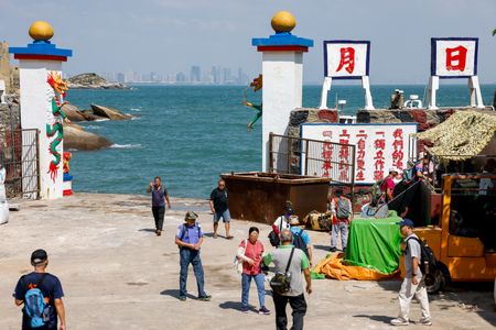 tagreuters.com2025binary_LYNXMPEL9M010-VIEWIMAGE