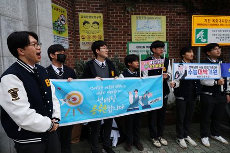 tagreuters.com2025binary_LYNXMPELAC0FQ-VIEWIMAGE