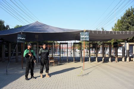 tagreuters.com2025binary_LYNXMPELAC0Z1-VIEWIMAGE