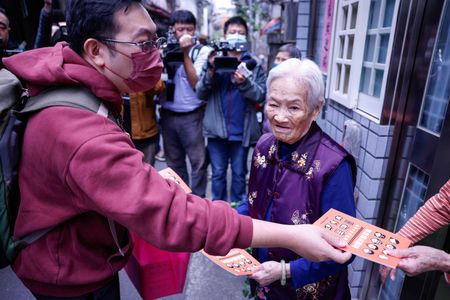 tagreuters.com2025binary_LYNXMPELAK0EX-VIEWIMAGE