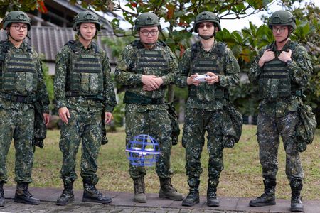 tagreuters.com2025binary_LYNXMPELB1051-VIEWIMAGE