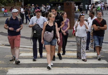 tagreuters.com2025binary_LYNXMPELB40SU-VIEWIMAGE