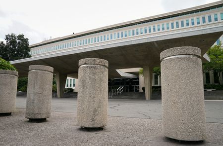 tagreuters.com2025binary_LYNXNPEL0O091-VIEWIMAGE