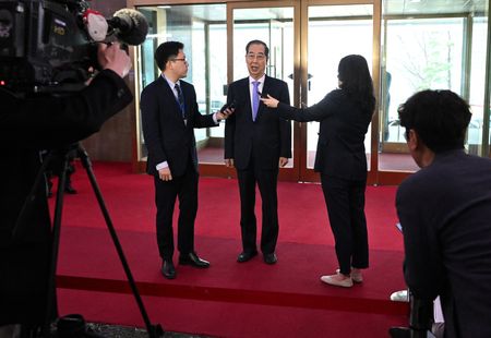 tagreuters.com2025binary_LYNXNPEL2N02P-VIEWIMAGE