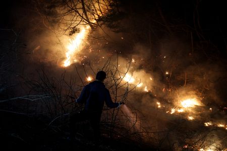 tagreuters.com2025binary_LYNXNPEL2P0L8-VIEWIMAGE