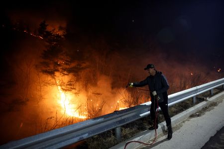 tagreuters.com2025binary_LYNXNPEL2P0LB-VIEWIMAGE