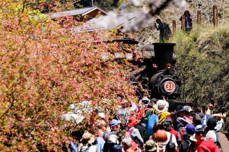 tagreuters.com2025binary_LYNXNPEL2Q016-VIEWIMAGE