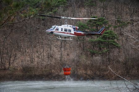 tagreuters.com2025binary_LYNXNPEL2Q08E-VIEWIMAGE