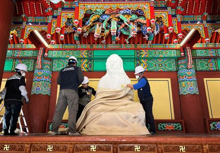 tagreuters.com2025binary_LYNXNPEL2Q08Q-VIEWIMAGE