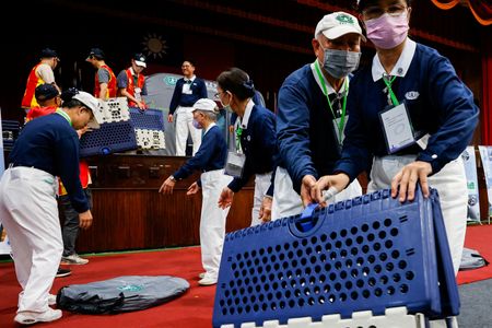 tagreuters.com2025binary_LYNXNPEL2Q0A9-VIEWIMAGE