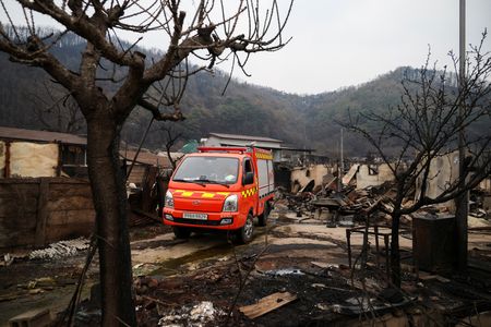 tagreuters.com2025binary_LYNXNPEL2R05O-VIEWIMAGE