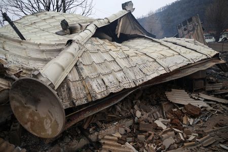 tagreuters.com2025binary_LYNXNPEL2R05P-VIEWIMAGE