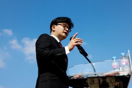 tagreuters.com2025binary_LYNXNPEL390AB-VIEWIMAGE