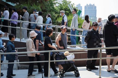 tagreuters.com2025binary_LYNXNPEL5203W-VIEWIMAGE