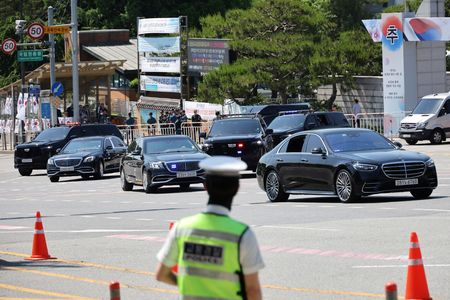 tagreuters.com2025binary_LYNXNPEL5302M-VIEWIMAGE