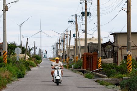 tagreuters.com2025binary_LYNXNPEL53038-VIEWIMAGE