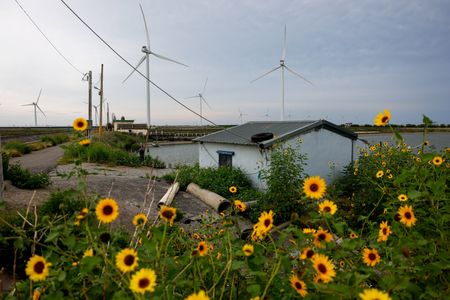 tagreuters.com2025binary_LYNXNPEL53039-VIEWIMAGE