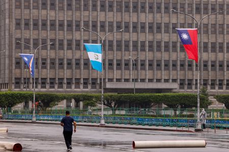 tagreuters.com2025binary_LYNXNPEL5405B-VIEWIMAGE