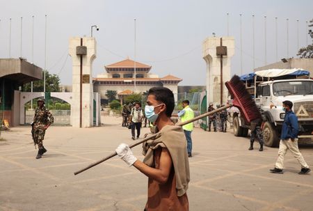 tagreuters.com2025binary_LYNXNPEL890CD-VIEWIMAGE