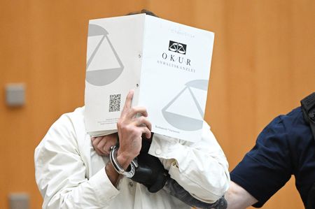 tagreuters.com2025binary_LYNXNPEL8F0BW-VIEWIMAGE