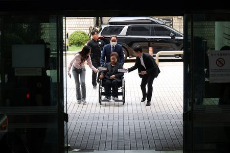 tagreuters.com2025binary_LYNXNPEL8L04C-VIEWIMAGE