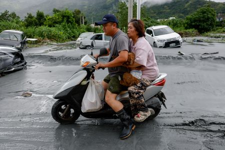 tagreuters.com2025binary_LYNXNPEL8N06J-VIEWIMAGE