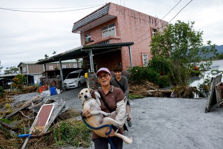 tagreuters.com2025binary_LYNXNPEL8P069-VIEWIMAGE