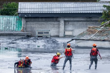 tagreuters.com2025binary_LYNXNPEL8P06A-VIEWIMAGE