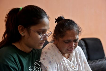 tagreuters.com2025binary_LYNXMPEL5F0RZ-VIEWIMAGE