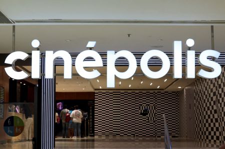 tagreuters.com2025binary_LYNXMPEL6F042-VIEWIMAGE