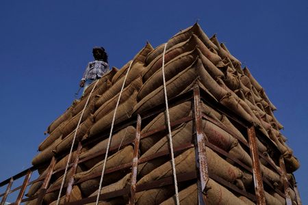 tagreuters.com2025binary_LYNXMPEL9Q0N6-VIEWIMAGE