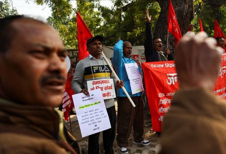 tagreuters.com2025binary_LYNXMPELAP0JY-VIEWIMAGE