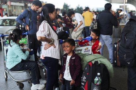 tagreuters.com2025binary_LYNXMPELB40XG-VIEWIMAGE